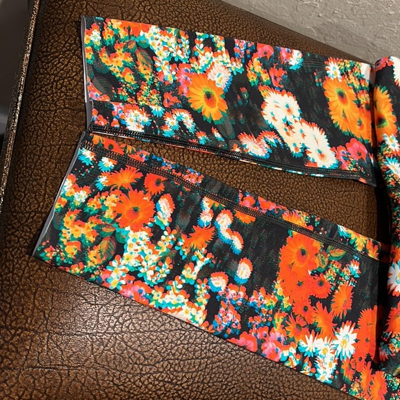 Offline by Aerie Daisy Life Multicolored 70’s 7/8 Leggings Hi-Rise Short Inseam! - Picture 7 of 9